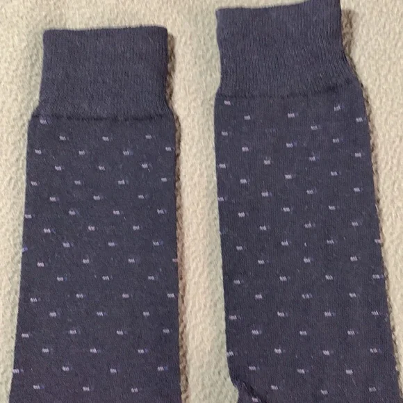 Lot of 5 Men’s dress socks.  2 brown 1 black Dockers, 1gray Gold Toe, 1 black - Picture 3 of 16